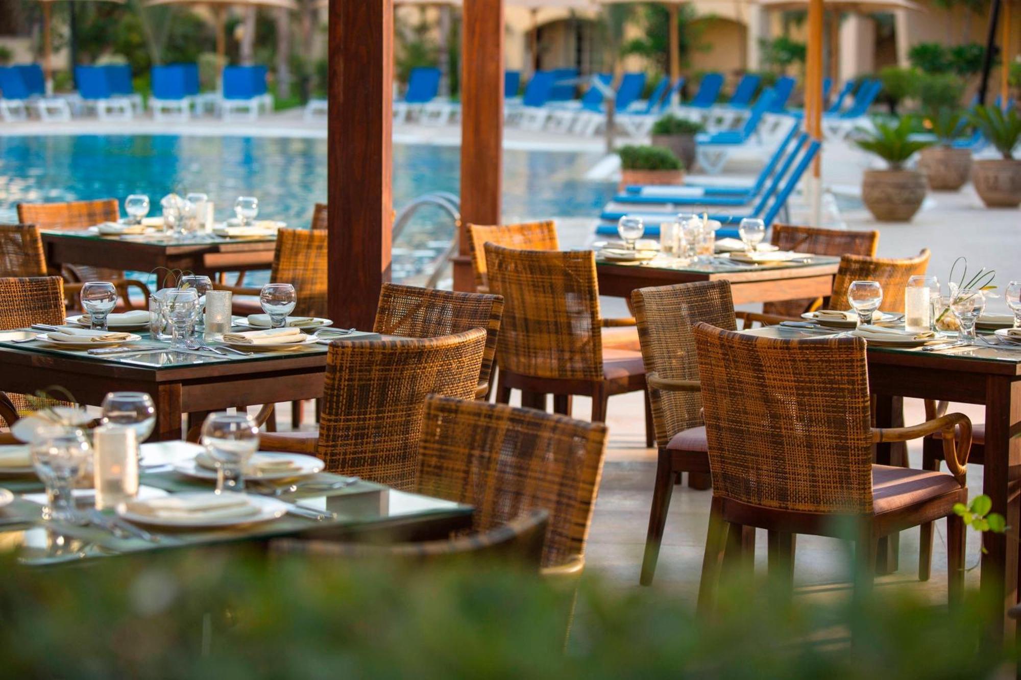 Renaissance Cairo Mirage City Hotel Exterior photo The restaurant