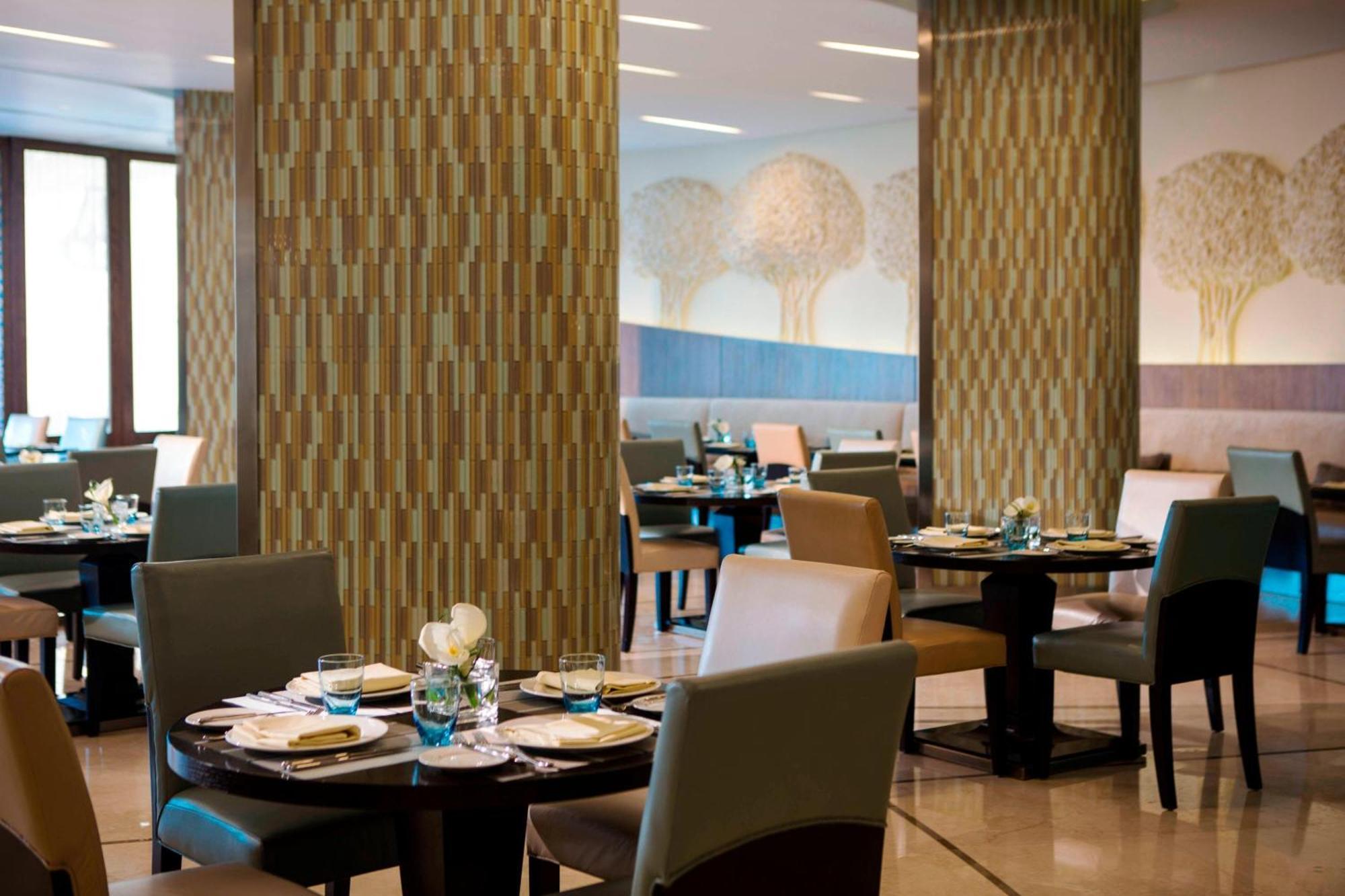 Renaissance Cairo Mirage City Hotel Exterior photo The restaurant