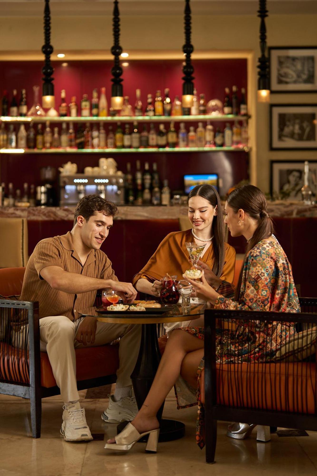 Renaissance Cairo Mirage City Hotel Exterior photo The bar at the hotel