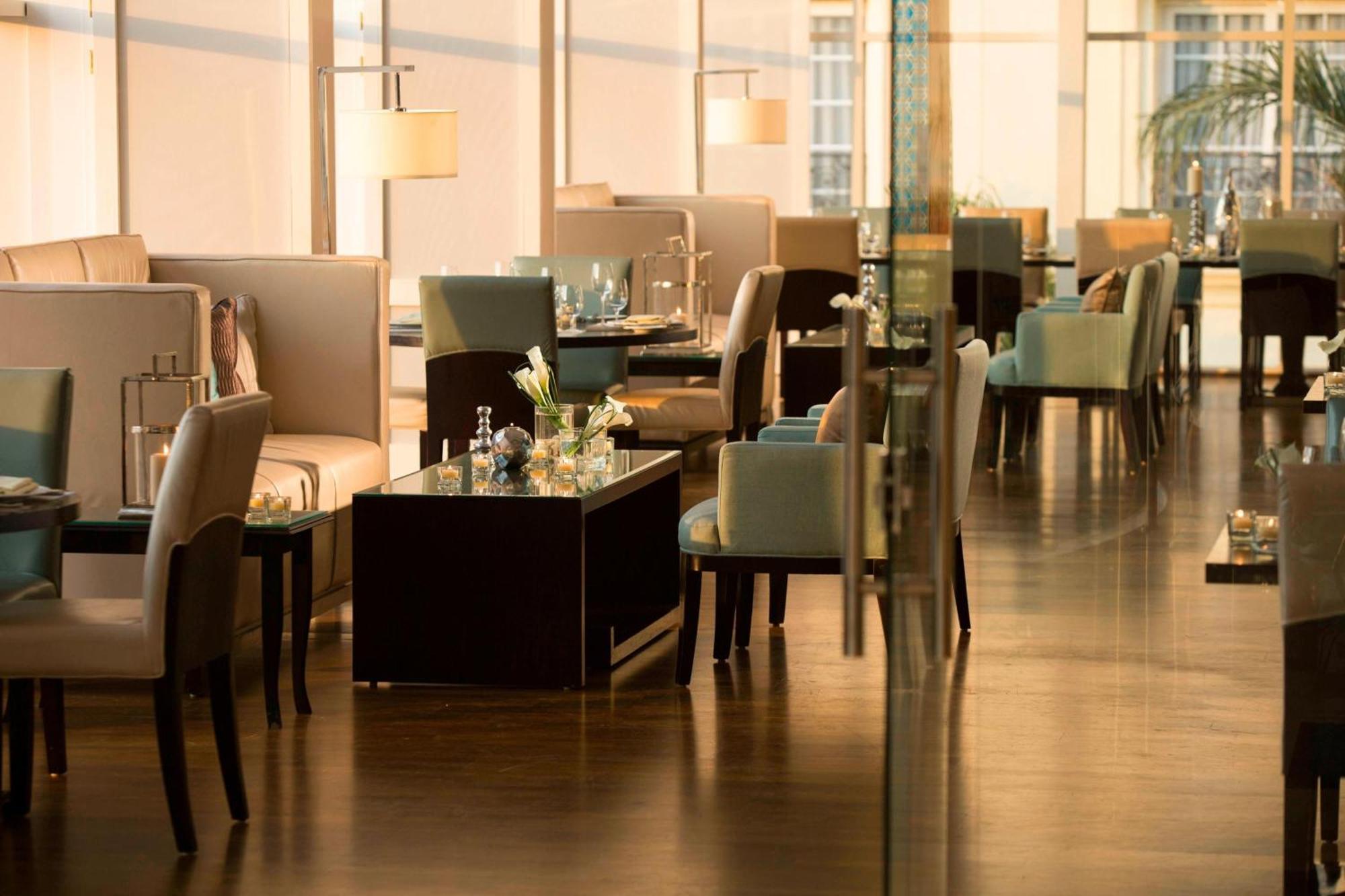 Renaissance Cairo Mirage City Hotel Exterior photo The lounge at the airport