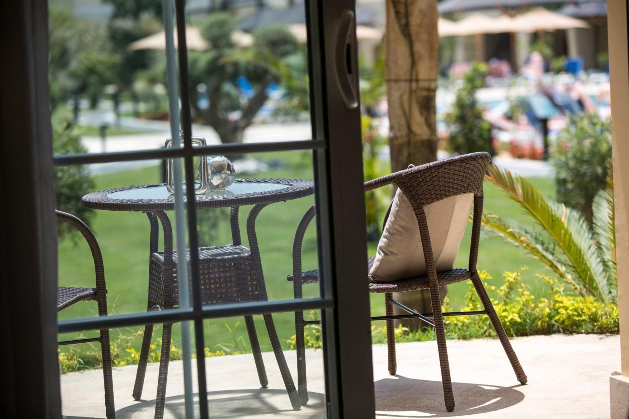 Renaissance Cairo Mirage City Hotel Exterior photo The hotel's garden