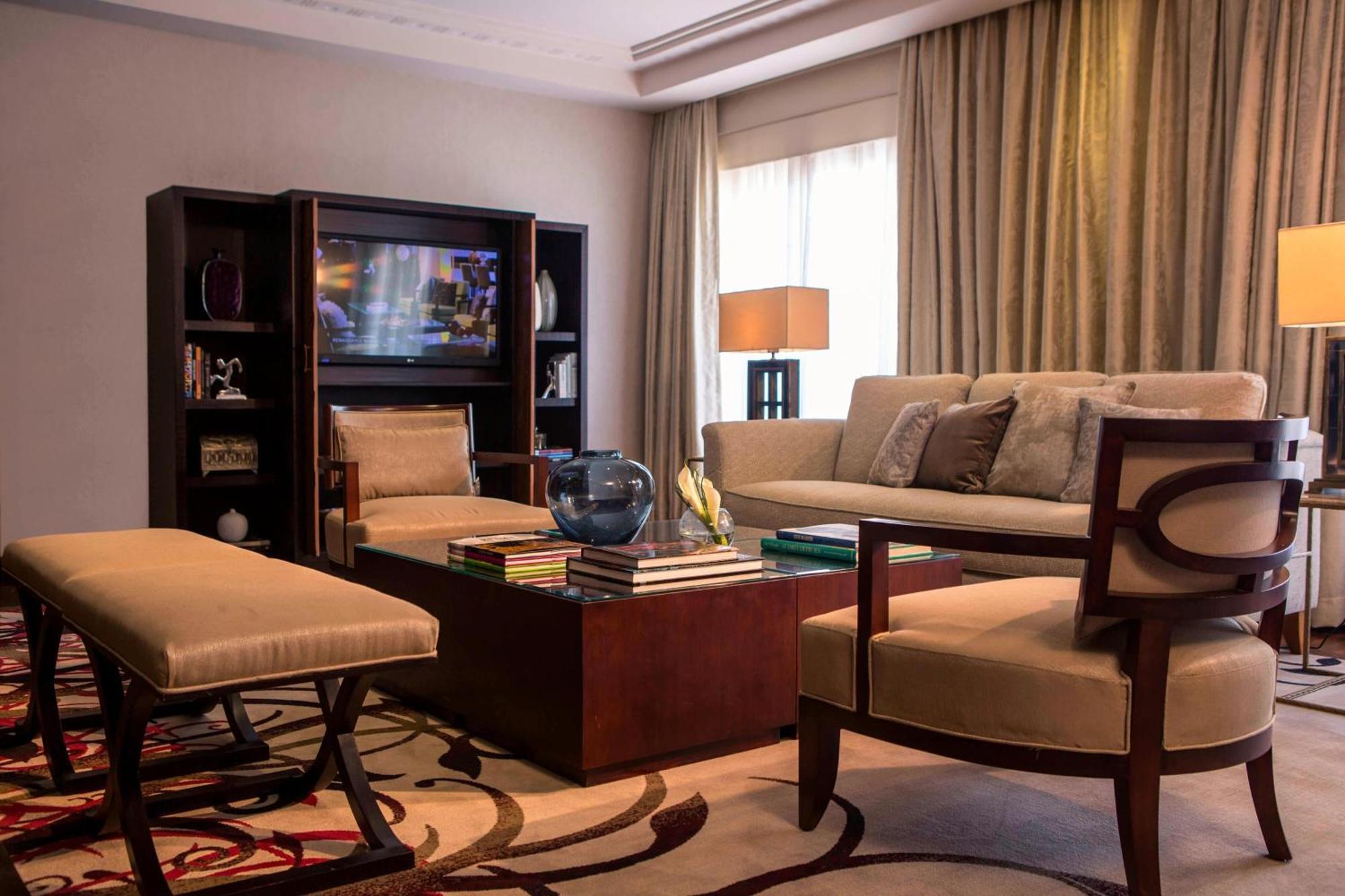 Renaissance Cairo Mirage City Hotel Exterior photo Living room