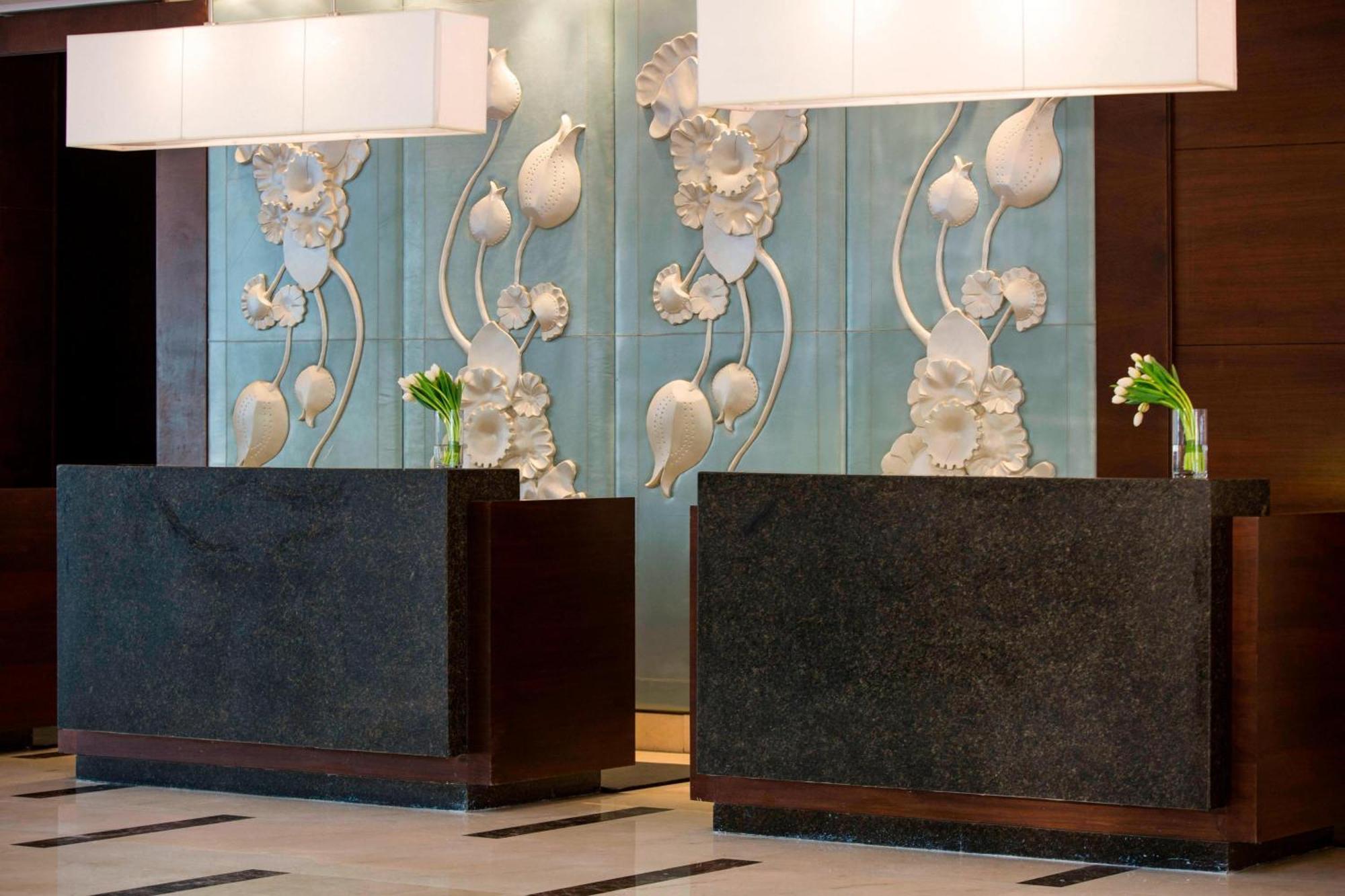 Renaissance Cairo Mirage City Hotel Exterior photo The lobby of the Ritz-Carlton, Dubai